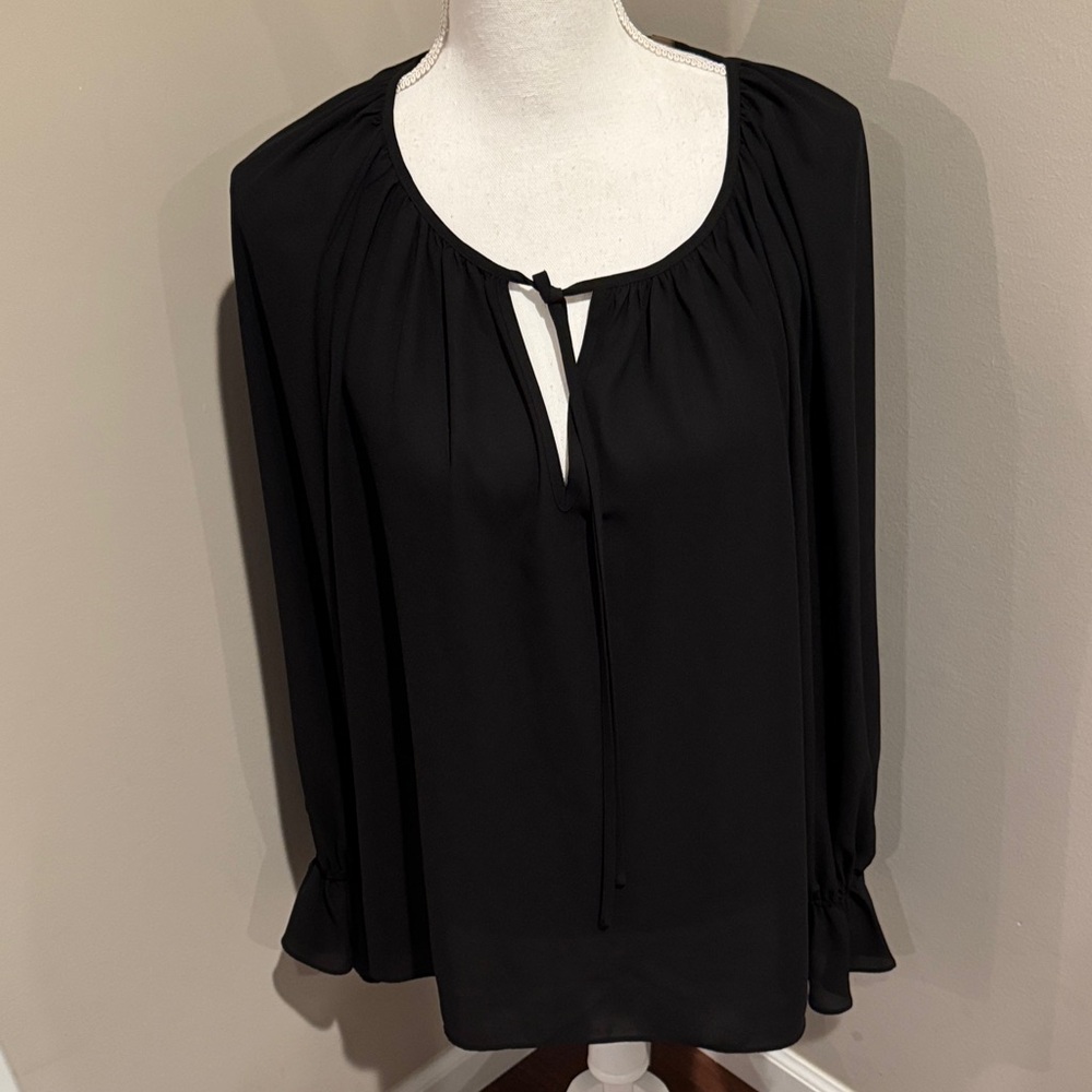 T Tahari Woman long sleeve gathered cuff split neck with tie tunic top